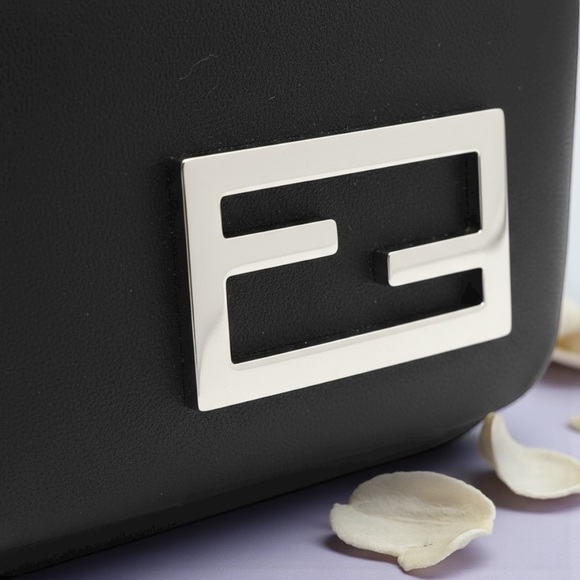 Fendi Authentic BORSA Micro Black Shoulder Bag in
Excellent Used Condition! - Picture 6 of 10